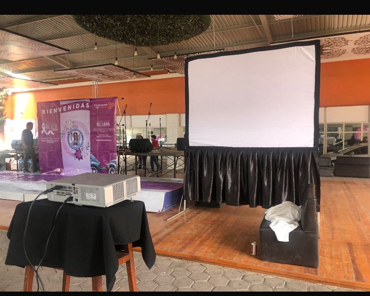 Iluminación escénica profesional para conferencias